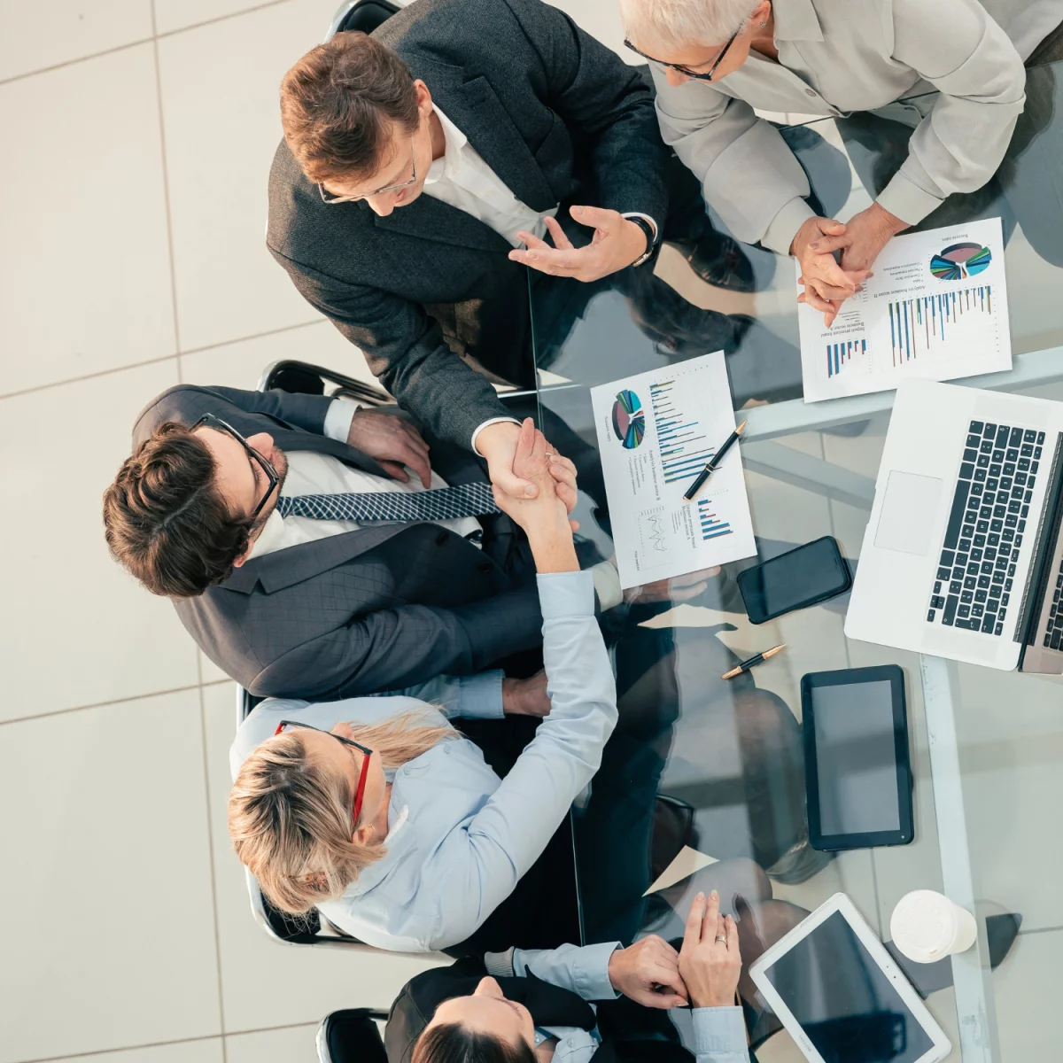 Masz dom? Na pewno kiedyś przyda Ci się wynajem podnośnika koszowego